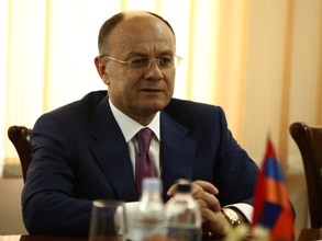 Հայկազ Բաղմանյանի շքեղ մեքենան ընկերներն են նվիրել. Սեյրան Օհանյան