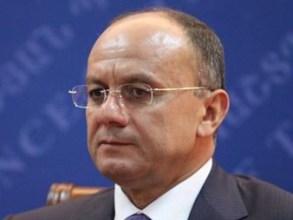 Armenian minister pledges to take care about families of killed soldiers