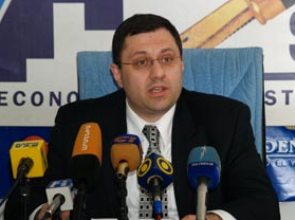 «Окручивать» клиентов в банках Армении будет нельзя