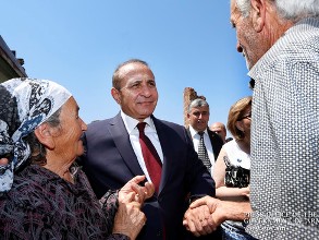 Հովիկ Աբրահամյանն մեկնել է Արագածոտնի եւ Արմավիրի մարզեր (ֆոտո)