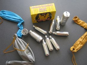 Власти Англии и Уэльса объявили войну «веселящему газу»