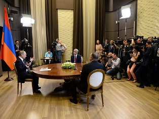 В Сочи стартовала трехсторонняя встреча президентов Армении, РФ и Азербайджана