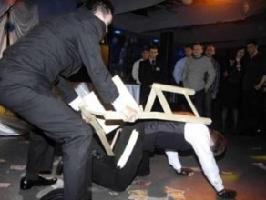 Ծեծկռտուք գիշերային ակումբում