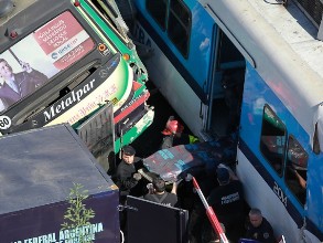 В Швейцарии автобус врезался в поезд, есть жертвы