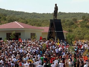 Թուրքիայում տեղադրվել է PKK-ի սպանված զինյալի արձանը. սկսվել են բախումներ