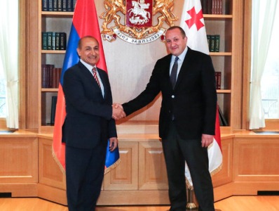 Յուրի Վարդանյանն իր հավատարմագրերը հանձնեց Վրաստանի նախագահին (ֆոտո)