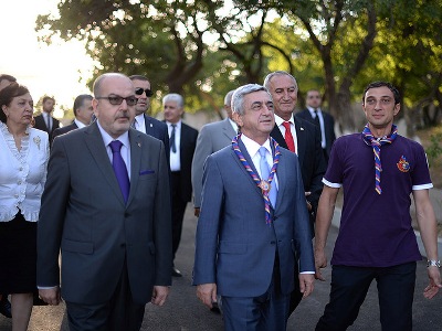 Նախագահ Սերժ Սարգսյանն այցելել է ՀԱՍԿ-ի Բյուրականի բանակավայր (ֆոտո)