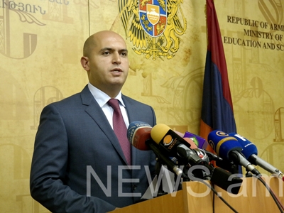 ԿԳ նախարարը պաշտպանել է բռի պրոռեկտորին
