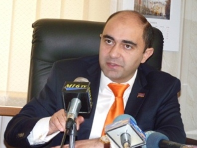 Էդմոն Մարուքյանն առաջարկում է փոխհատուցել զինծառայողների բնակարանների վարձերը