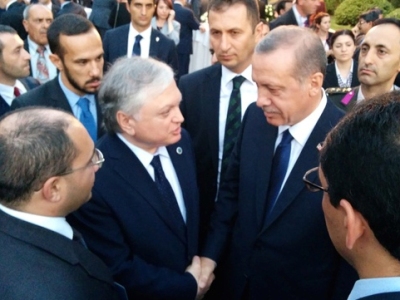 Armenia FM has brief conversation with Turkey’s new president (PHOTO)