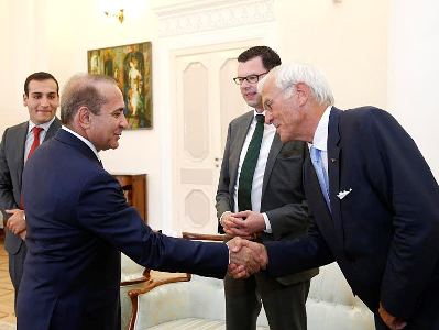 PM discusses possible opening of Radisson hotel in Armenia