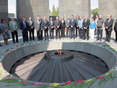 Ֆրանսիայի Ազգային ժողովի պատվիրակությունն այցելեց Ծիծեռնակաբերդ