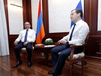 Премьер-министр Армении поздравил российского коллегу