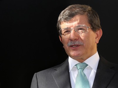 Премьер Турции прервал визит в Баку