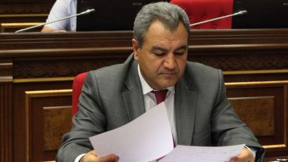«Ժողովուրդ». Դերոն կերել է փողերը