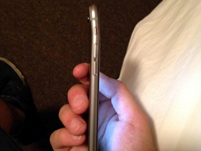 Пользователи IPhone 6 жалуются, что смартфон гнется в кармане