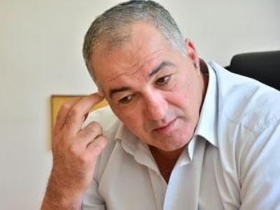 Եթե ինչ-որ մեկը ցանկություն ունի նյութեր պատրաստելու, թող պատրաստի. քաղաքապետ