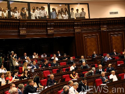 ԲՀԿ-ական պատգամավորները հեռացել են ԱԺ-ից, որ հանդիպեն Գագիկ Ծառուկյանի հե՞տ