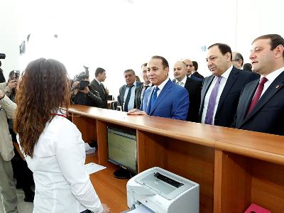Премьер-министр Армении посетил новый офис комитета кадастра