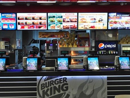 Французы встали в длинную очередь в Burger King