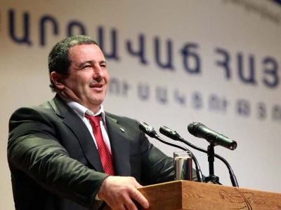 «168 жам»: «Процветающая Армения» потребует смены власти не раньше 2016 года