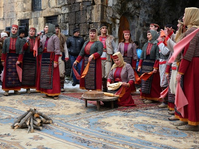 Armenia newlyweds take part in Candlemas festivities at monastery