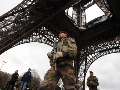 Премьер-министр: Угроза атак боевиков во Франции чрезвычайно высока