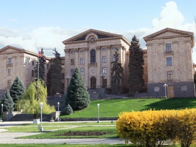 Armenia parliament passes new law on ex-presidents’ pension