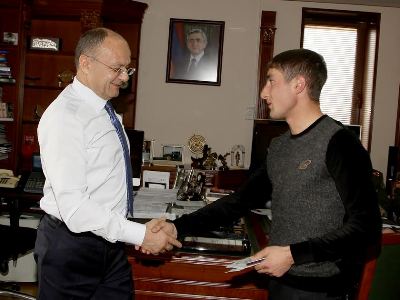 Министр обороны Армении встретился с гражданами