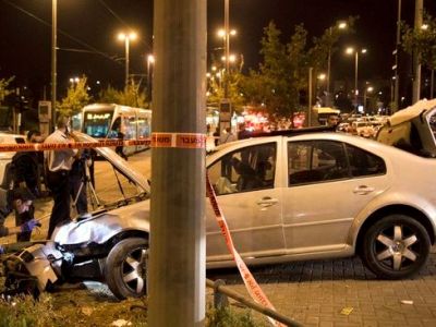 В Иерусалиме неизвестный на машине въехал в толпу людей