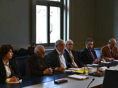 Aznavour attends Armenian Genocide discussion at Swiss parliament