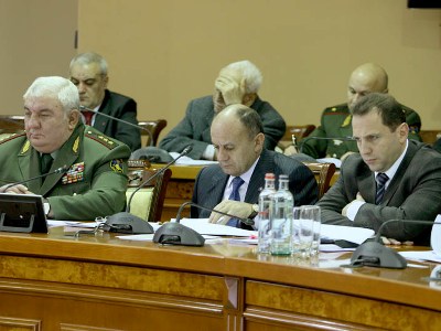 ՊՆ-ում քննարկել են զինուժի մարտական պատրաստությունը (ֆոտո)