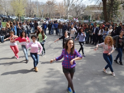 Ֆլեշ մոբ, նորագույն տեխնիկա՝ ՃՇՀ ուսանողների համար