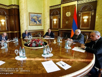 Ոնց որ ասես՝ տանդ ընթրիքն արդյունավե՞տ էր.Բագրատյանը վարչապետների ակումբի մասին