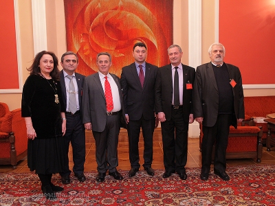 Հույները Շարմազանովին հույն ժողովրդի ցեղասպանության մասին գրքեր են նվիրել