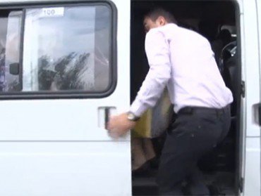 Գրպանահատը` Հայկի արձանի մոտ, թիվ 31 երթուղայինում