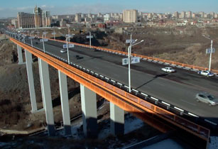 Yerevan driver attempts committing suicide on bridge
