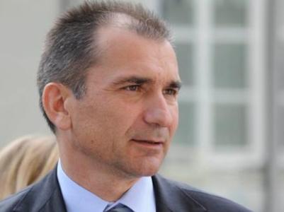 Премьер Словении потребовал отставки главы минобороны