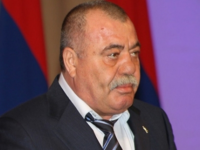«Հրապարակ». «Էդ ո՞վ ա». Գեներալ Մանվելը Ժիրայր Սեֆիլյանին չի ճանաչում