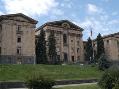 ԱԺ այգում Ցեղասպանության 100-ամյակին նվիրված հուշարձան-աղբյուր է բացվել