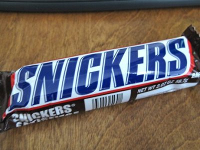 Мужчину арестовали за бросок батончиком Snickers в голову водителя автобуса