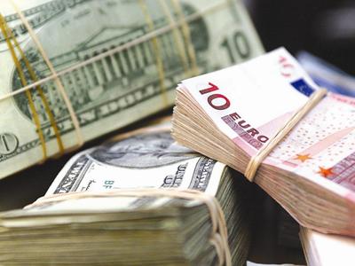 Доллар и евро взлетели на Московской бирже после решения ЦБ о повышении ставок