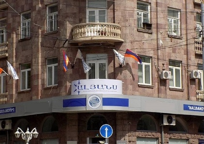 New Armenia political force opens central office