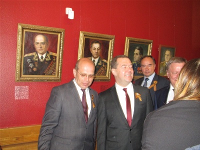 Russia PM tours Armenia stand at victory 70th anniversary exhibition (PHOTOS)