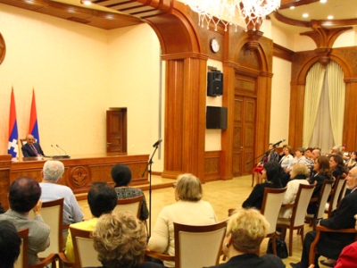 Karabakh president receives US benefactors