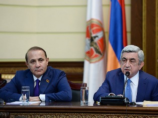 «Ժողովուրդ». Սերժ Սարգսյանը Հովիկ Աբրահամյանի հետ քննարկել է վարչապետի փոփոխության հարցը