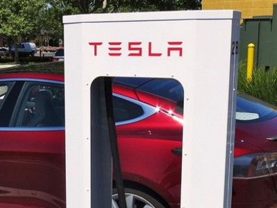 Tesla ընկերությունը գործարկում է բնակելի տան էլեկտրական մարտկոցներ