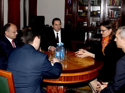 Defense minister bids farewell to outgoing head of ICRC Delegation in Armenia