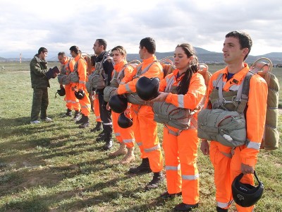 Փրկարարներն ուսումնական թռիչքներ են իրականացրել. մասնակցել են աղջիկները  (ֆոտո)