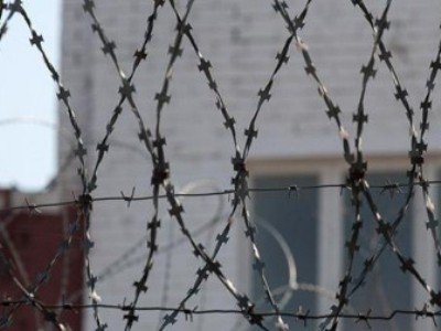 Один человек погиб и 15 пострадали во время беспорядков в Нижегородской колонии